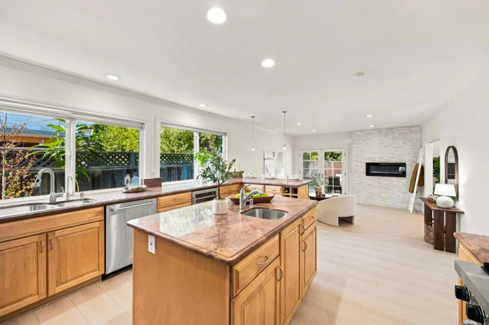 1005 Iris Avenue Sunnyvale, CA 94086