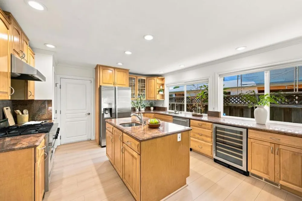 1005 Iris Avenue Sunnyvale, CA 94086