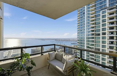 1199 Pacific Highway #2802