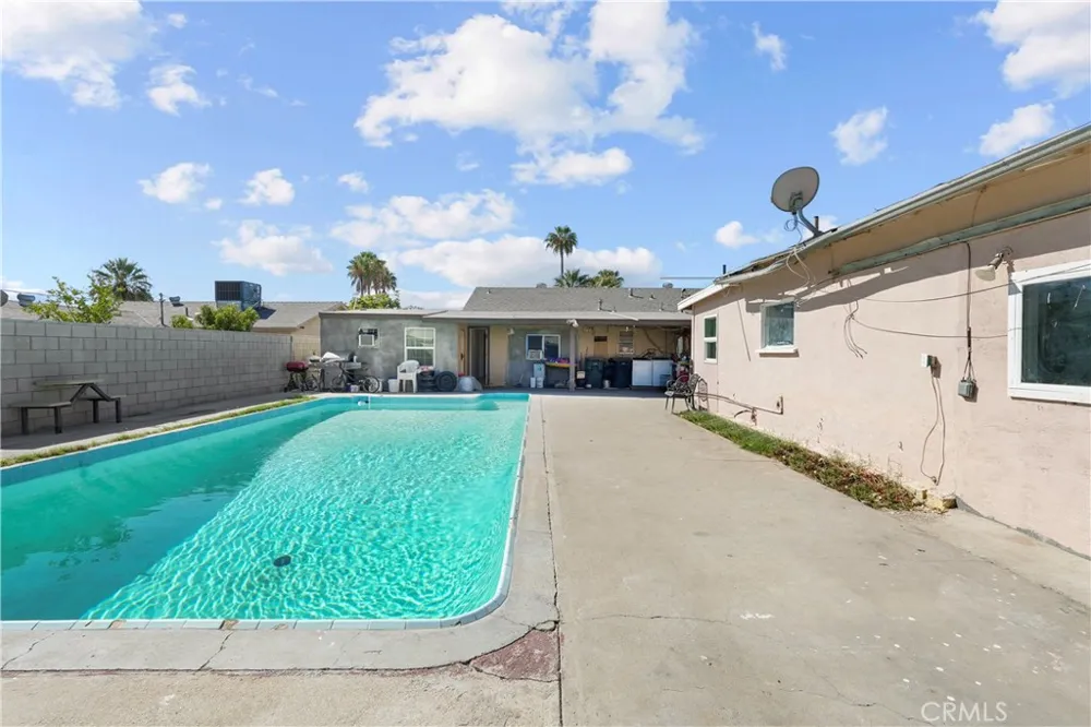 332 W 11th Street Perris, CA 92570
