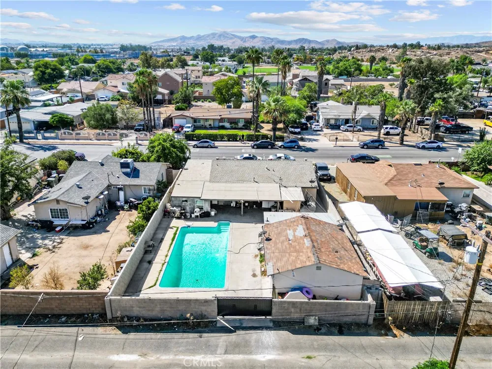 332 W 11th Street Perris, CA 92570