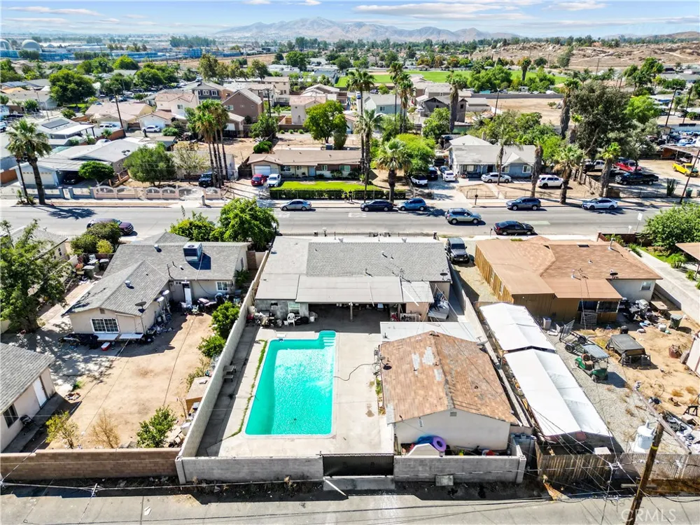332 W 11th Street Perris, CA 92570
