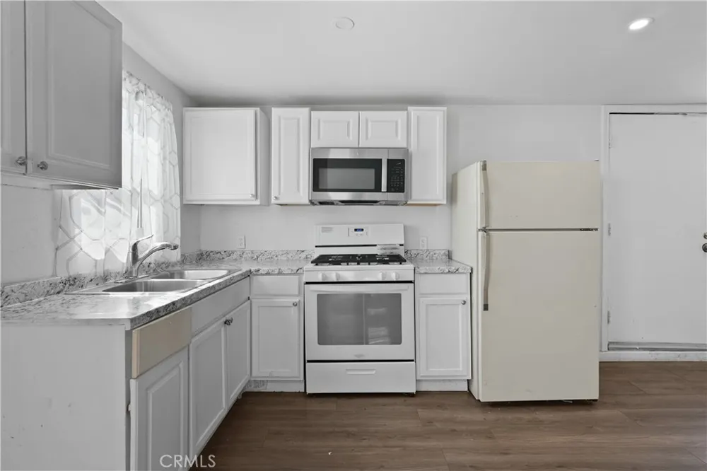 332 W 11th Street Perris, CA 92570