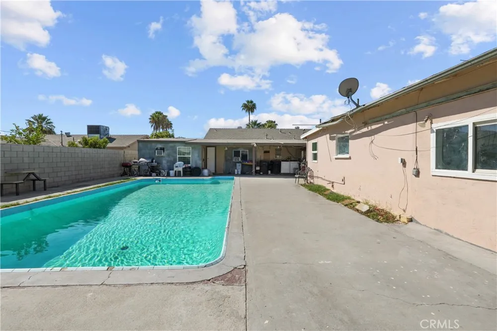 332 W 11th Street Perris, CA 92570