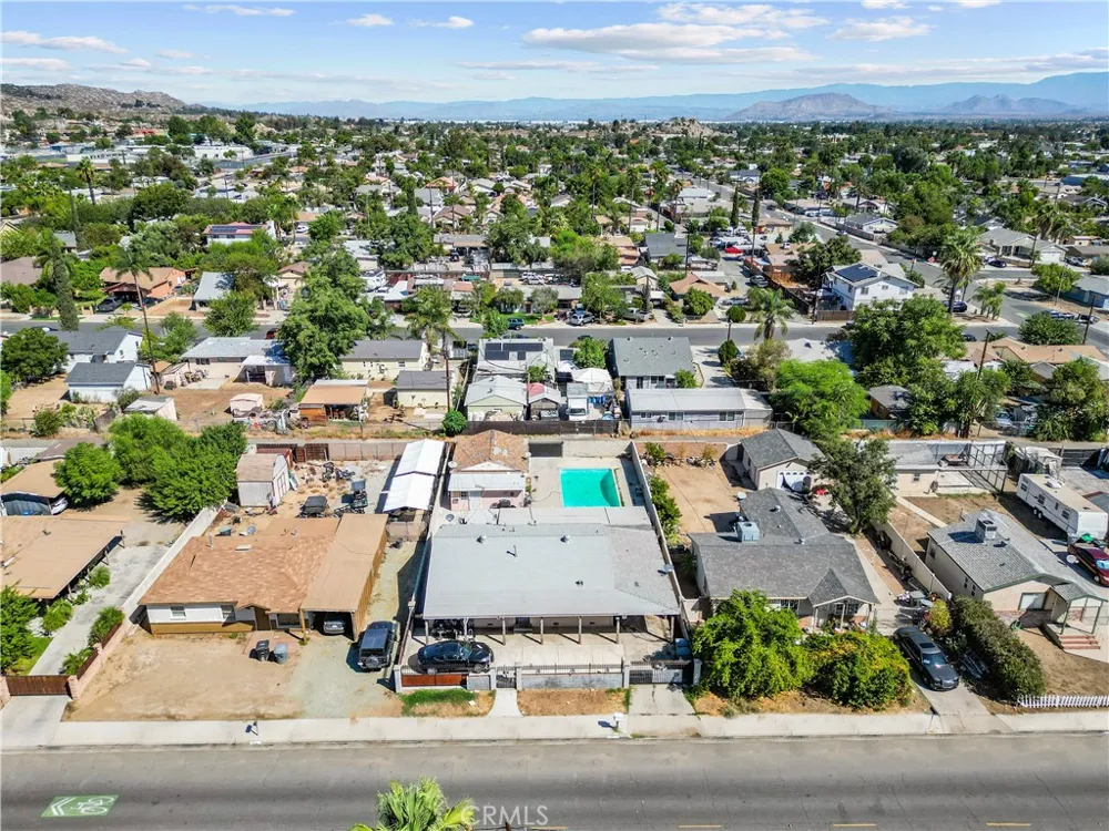 332 W 11th Street Perris, CA 92570