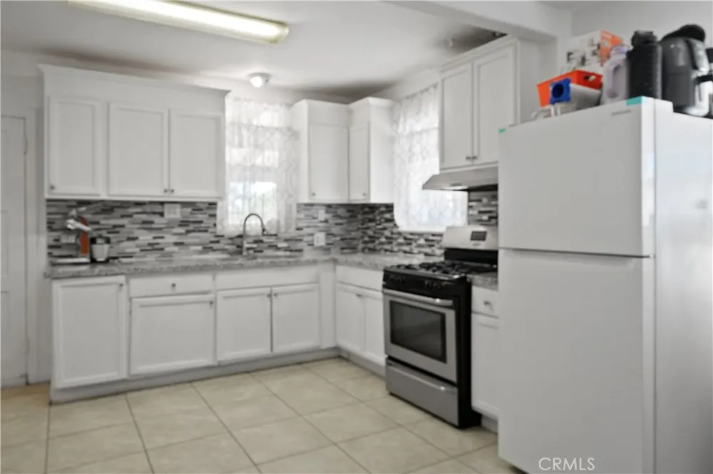 332 W 11th Street Perris, CA 92570