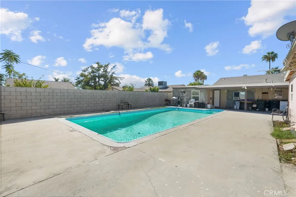 332 W 11th Street Perris, CA 92570
