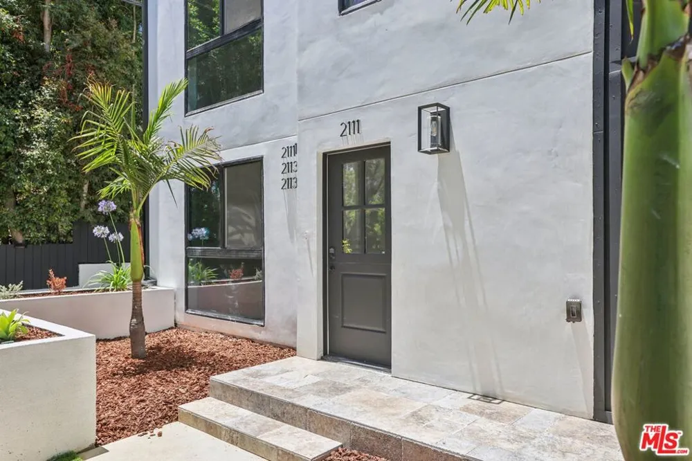 2111 Holly Drive Los Angeles, CA 90068