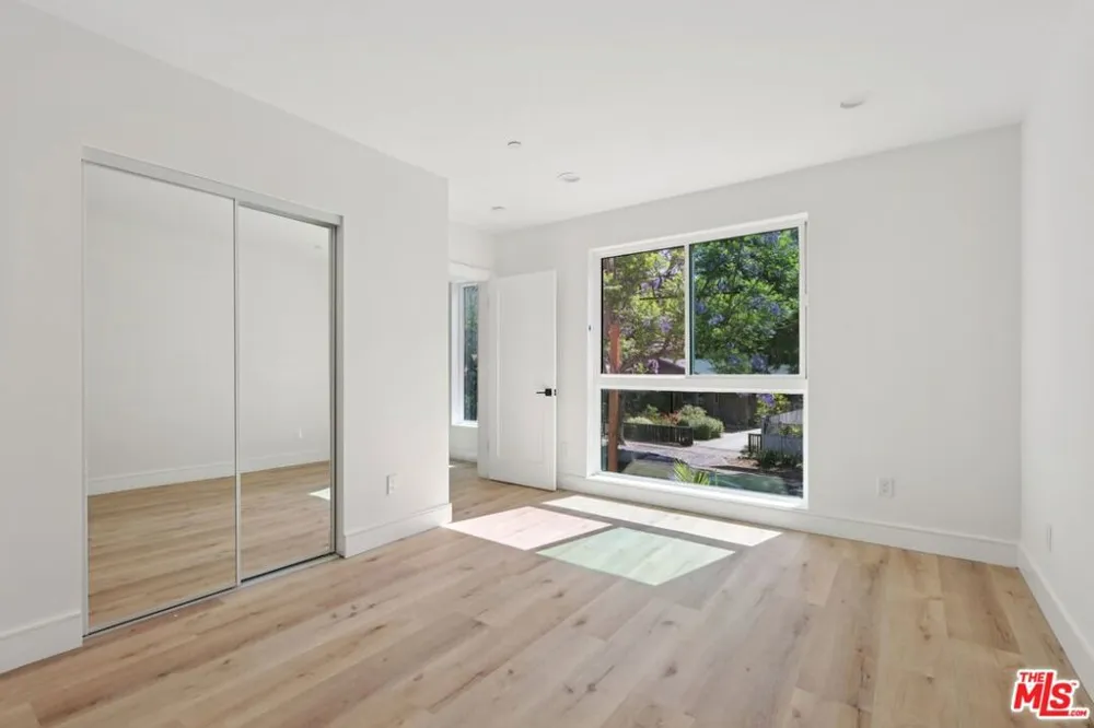 2111 Holly Drive Los Angeles, CA 90068