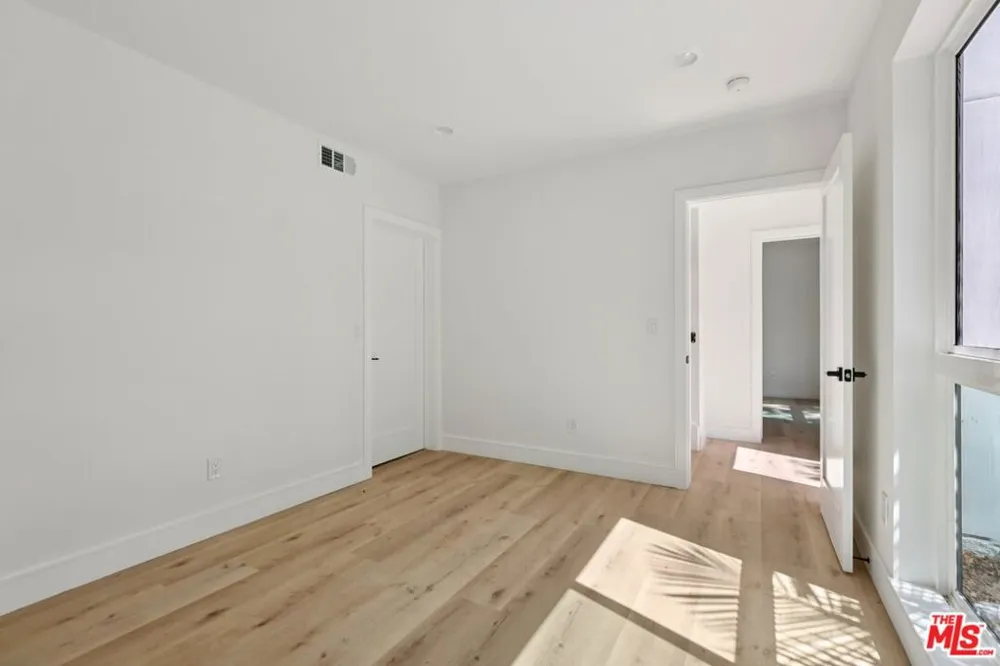 2111 Holly Drive Los Angeles, CA 90068