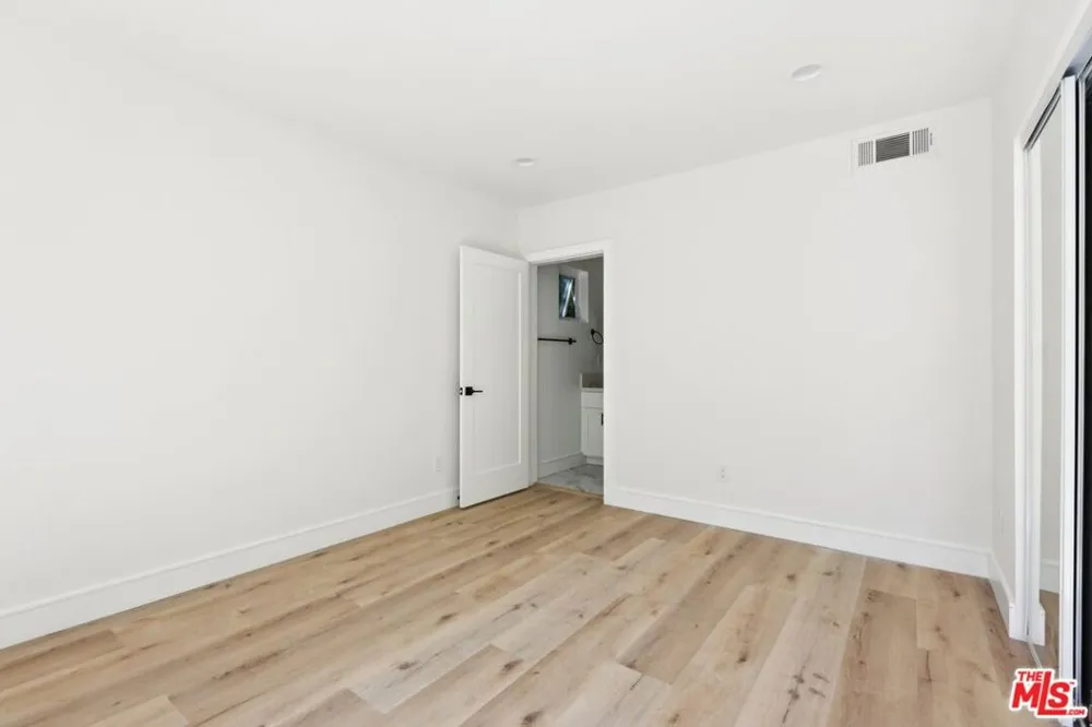 2111 Holly Drive Los Angeles, CA 90068