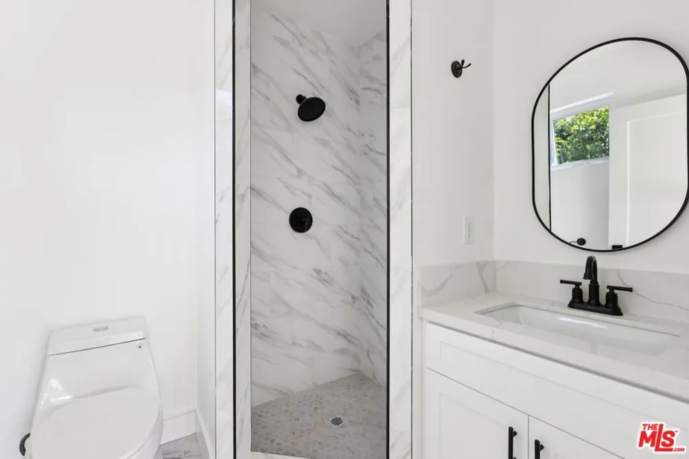 2111 Holly Drive Los Angeles, CA 90068