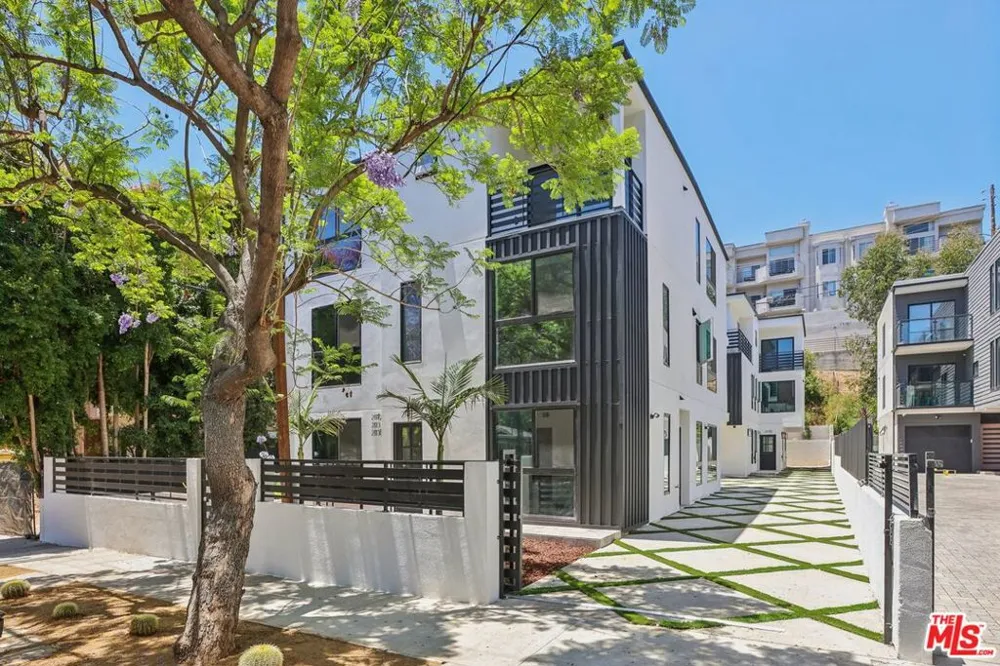2111 Holly Drive Los Angeles, CA 90068