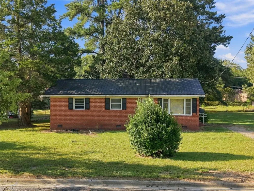 302 E 17th Street Scotland Neck, NC 27874