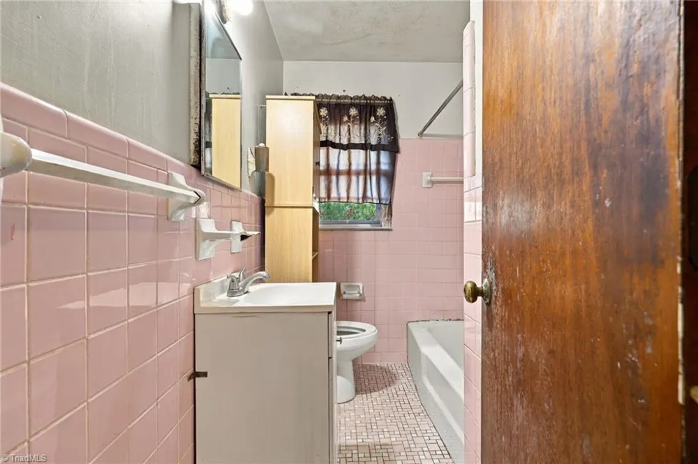 302 E 17th Street Scotland Neck, NC 27874