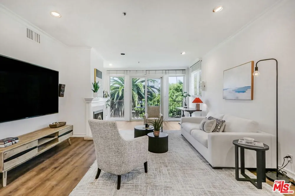 211 California Avenue #501 Santa Monica, CA 90403