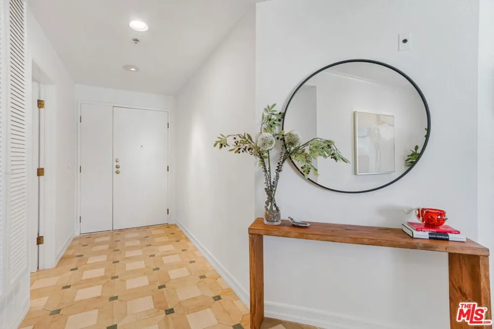 211 California Avenue #501 Santa Monica, CA 90403