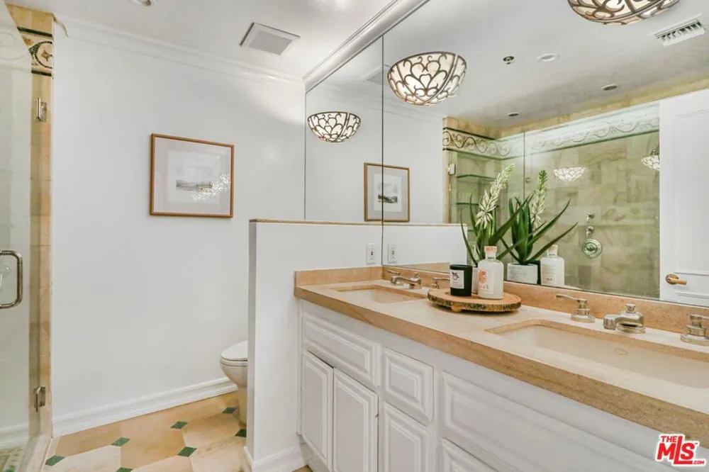 211 California Avenue #501 Santa Monica, CA 90403