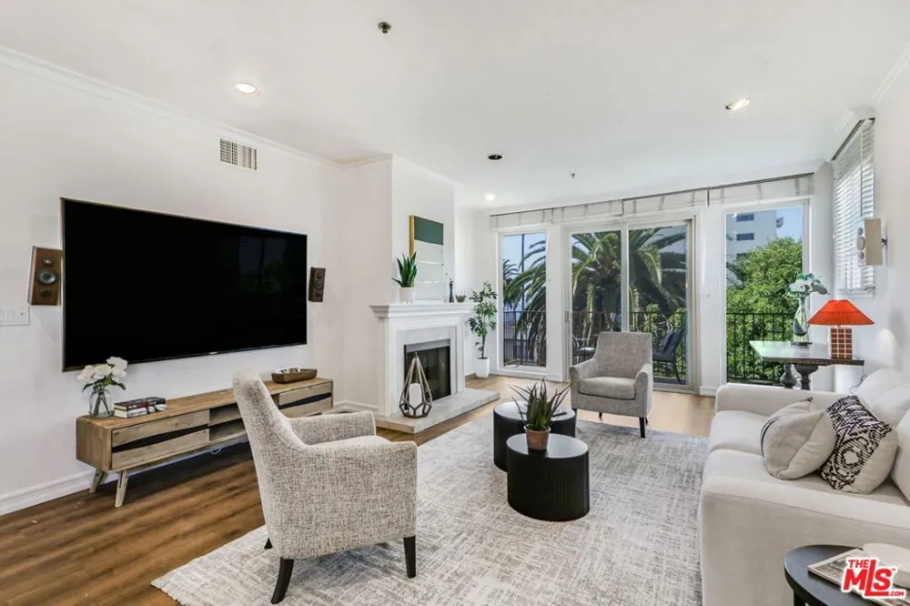 211 California Avenue #501 Santa Monica, CA 90403