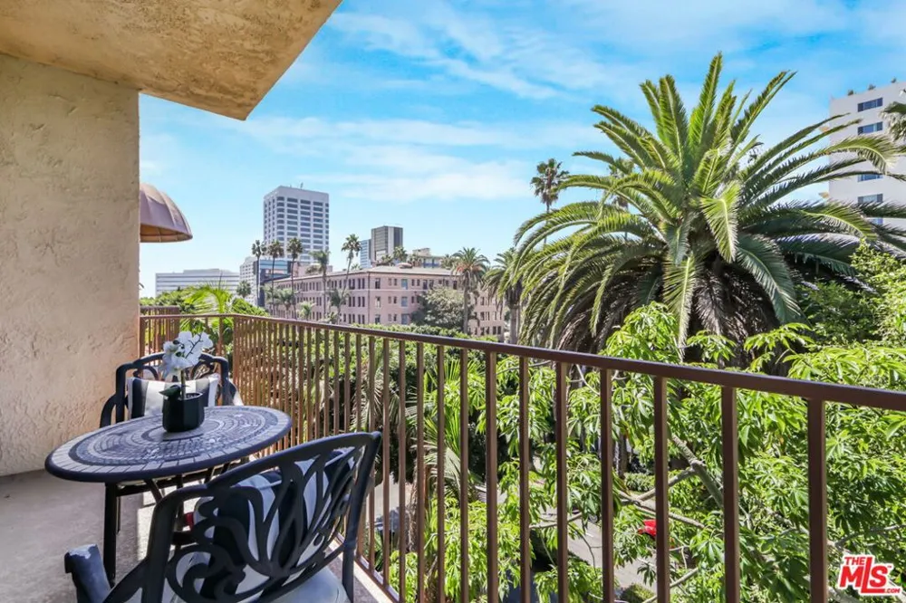 211 California Avenue #501 Santa Monica, CA 90403