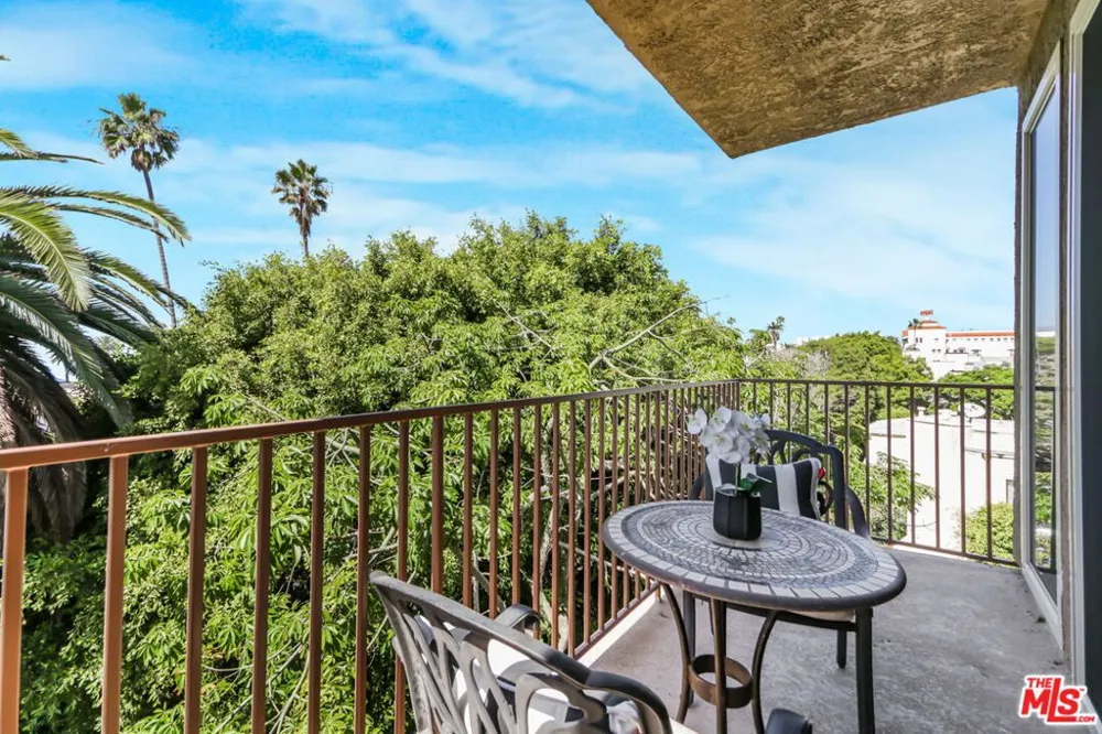211 California Avenue #501 Santa Monica, CA 90403
