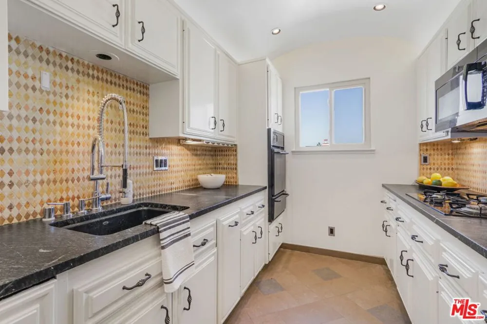 211 California Avenue #501 Santa Monica, CA 90403