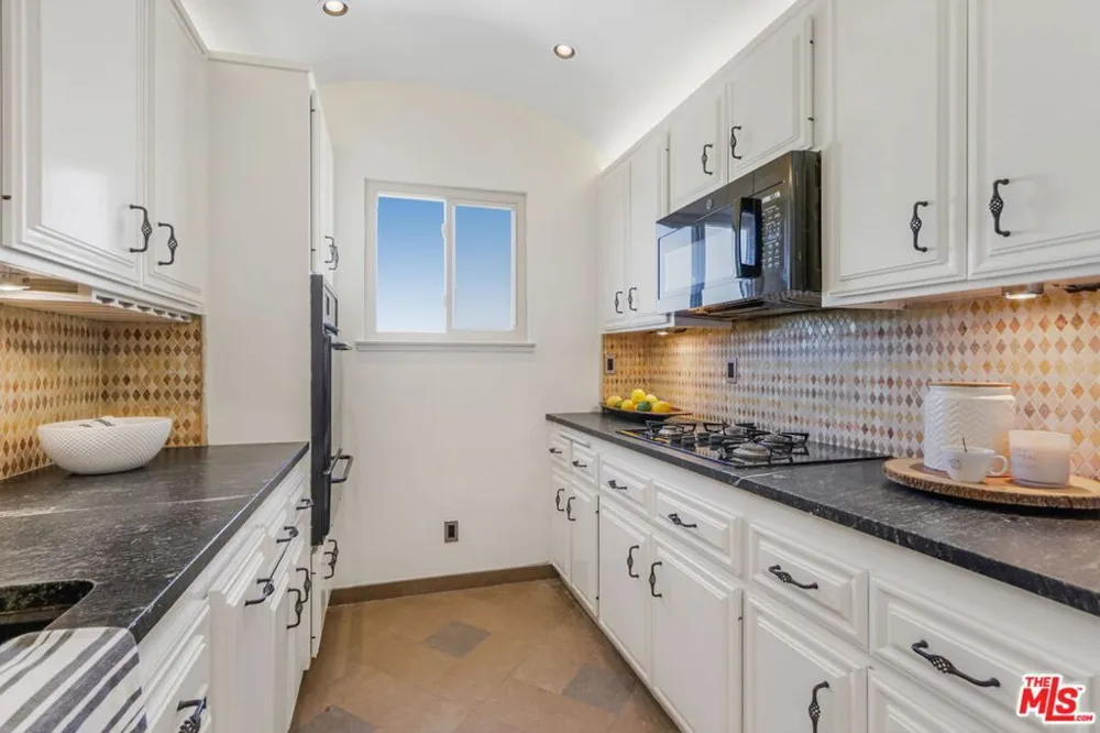 211 California Avenue #501 Santa Monica, CA 90403