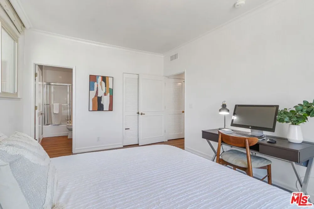 211 California Avenue #501 Santa Monica, CA 90403