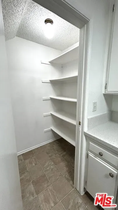 3618 Empire Drive #102 Los Angeles, CA 90034