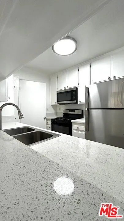 3618 Empire Drive #102 Los Angeles, CA 90034