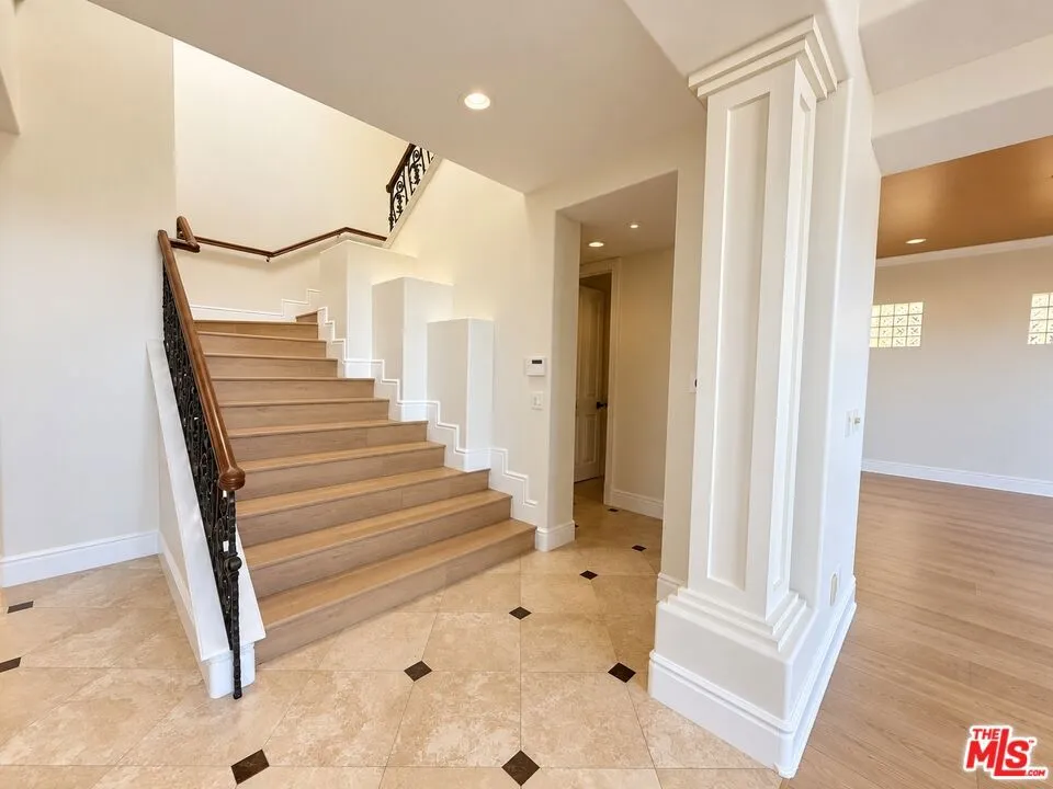 16625 Calle Haleigh Los Angeles, CA 90272