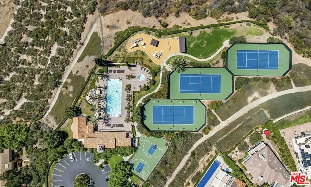 16625 Calle Haleigh Los Angeles, CA 90272