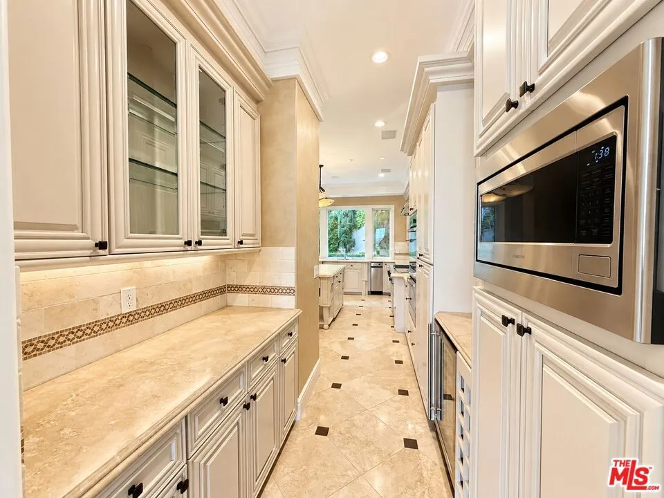 16625 Calle Haleigh Los Angeles, CA 90272