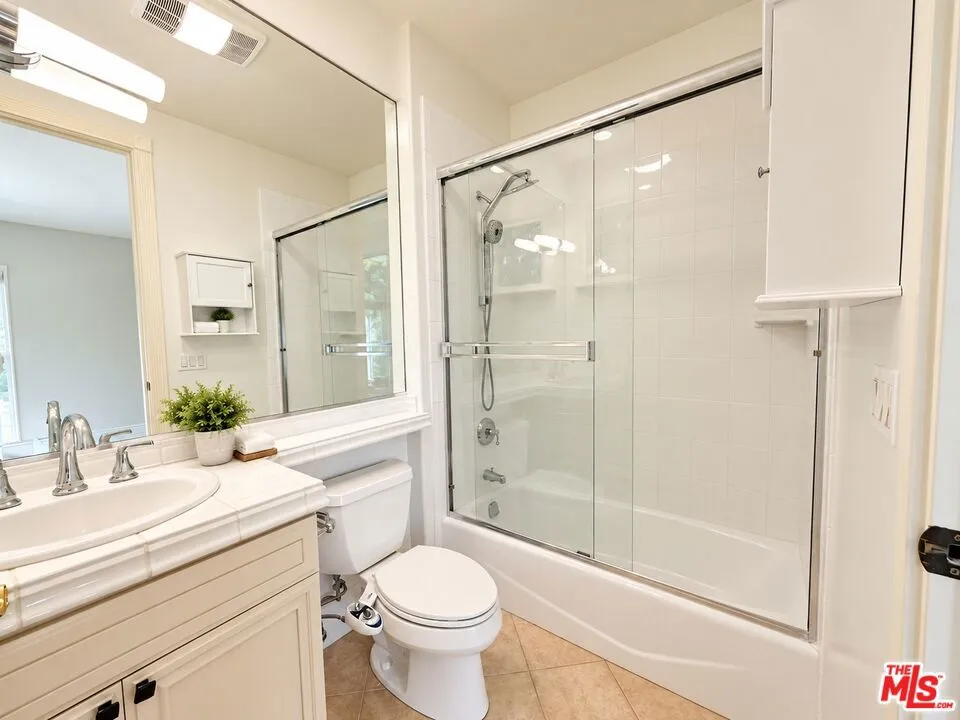16625 Calle Haleigh Los Angeles, CA 90272