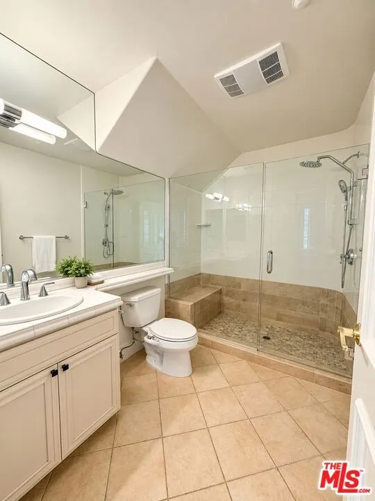 16625 Calle Haleigh Los Angeles, CA 90272