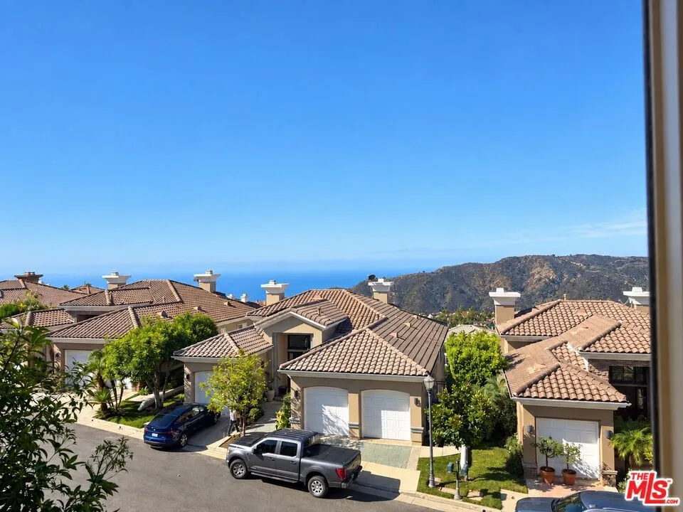 16625 Calle Haleigh Los Angeles, CA 90272