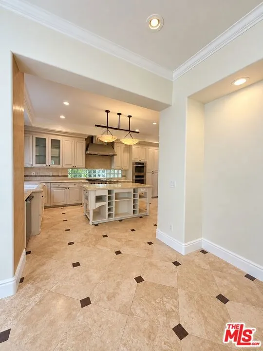 16625 Calle Haleigh Los Angeles, CA 90272