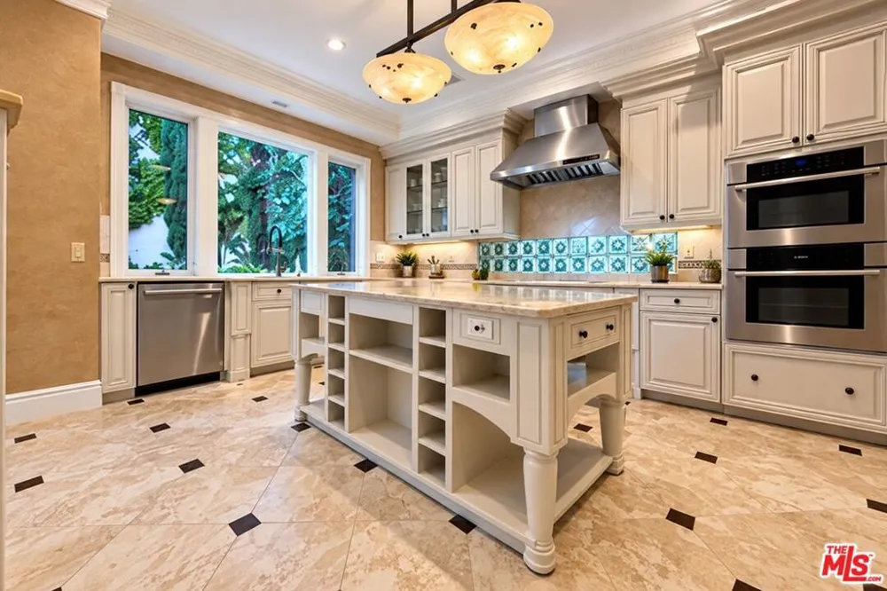 16625 Calle Haleigh Los Angeles, CA 90272