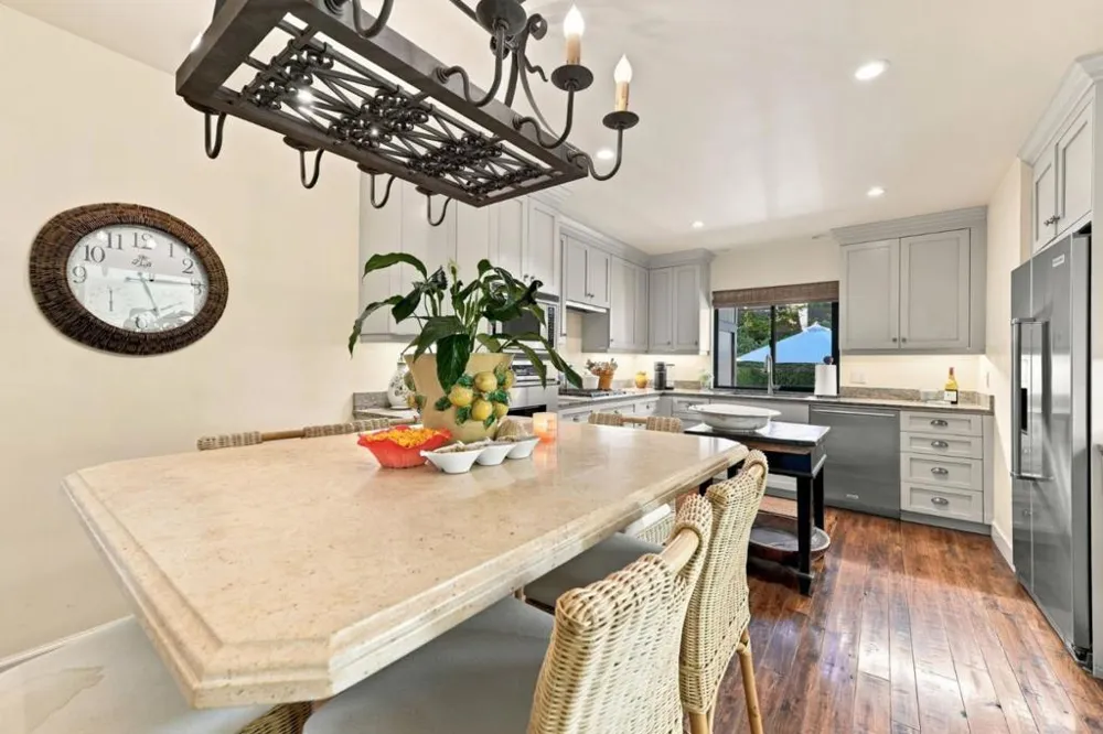 1252 Sharon Park Drive Menlo Park, CA 94025
