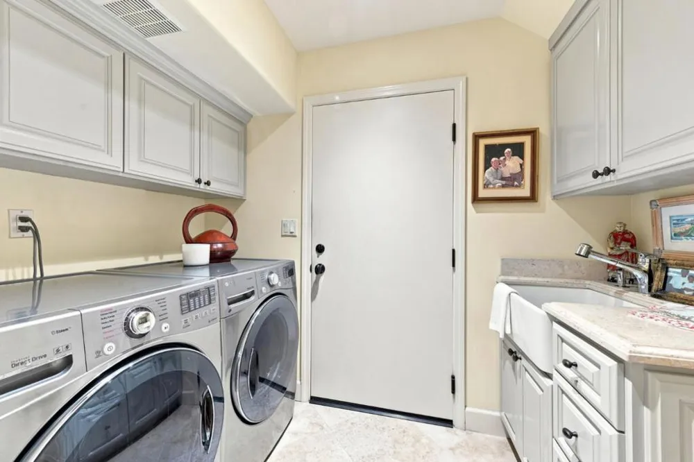 1252 Sharon Park Drive Menlo Park, CA 94025