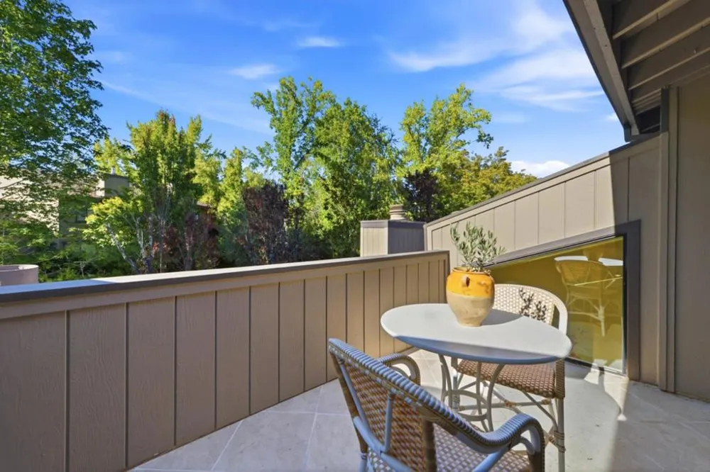 1252 Sharon Park Drive Menlo Park, CA 94025