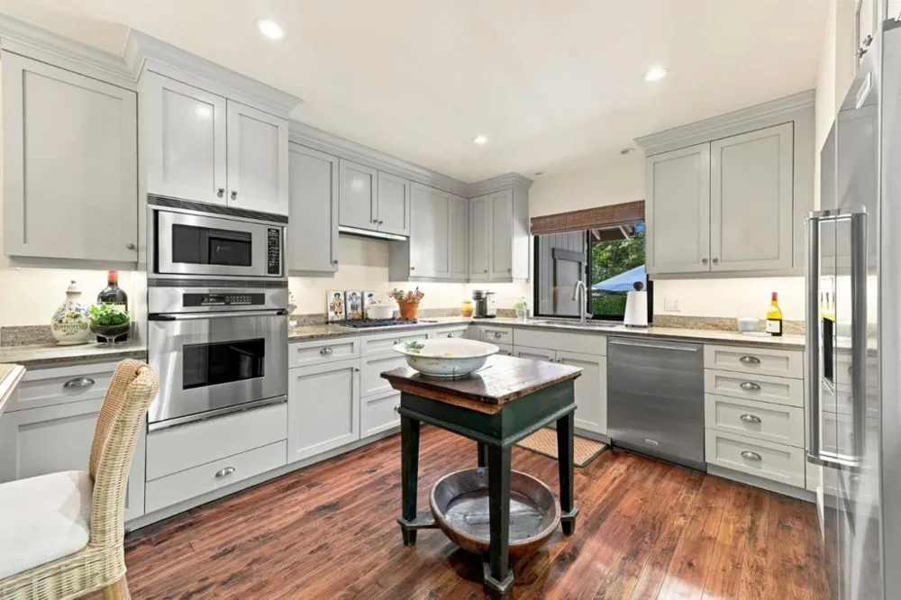 1252 Sharon Park Drive Menlo Park, CA 94025