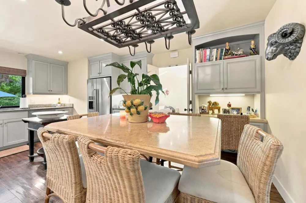 1252 Sharon Park Drive Menlo Park, CA 94025