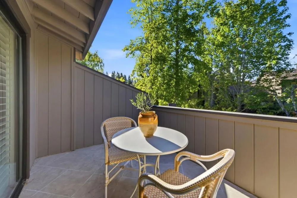 1252 Sharon Park Drive Menlo Park, CA 94025