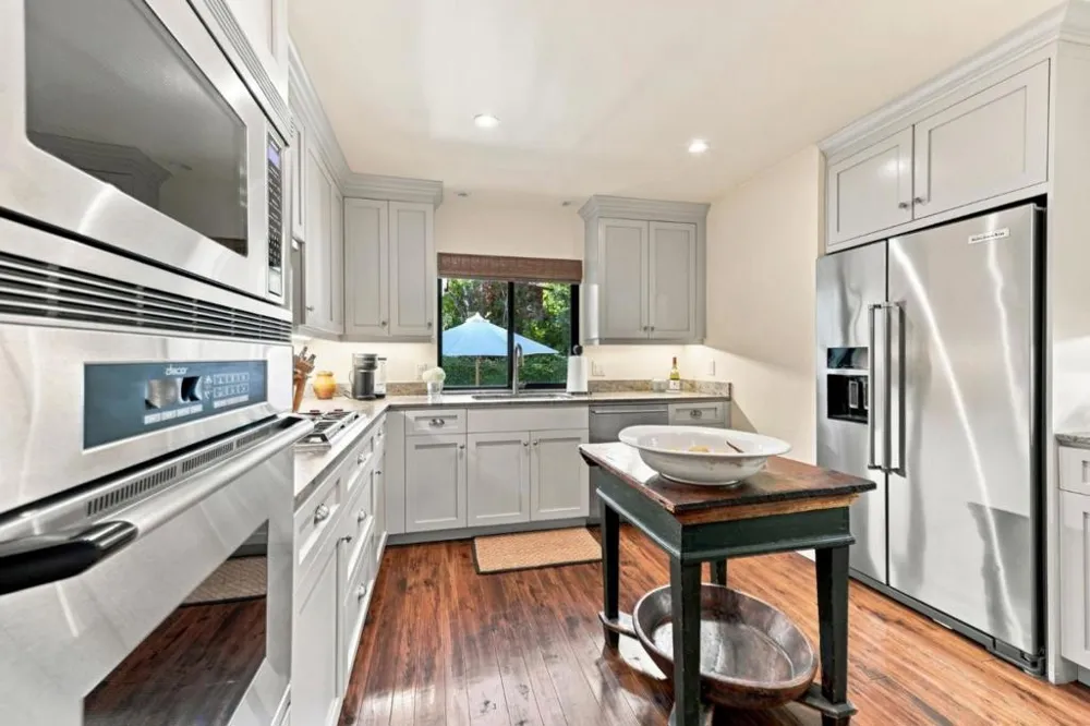 1252 Sharon Park Drive Menlo Park, CA 94025