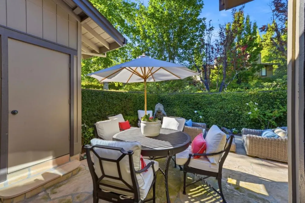1252 Sharon Park Drive Menlo Park, CA 94025