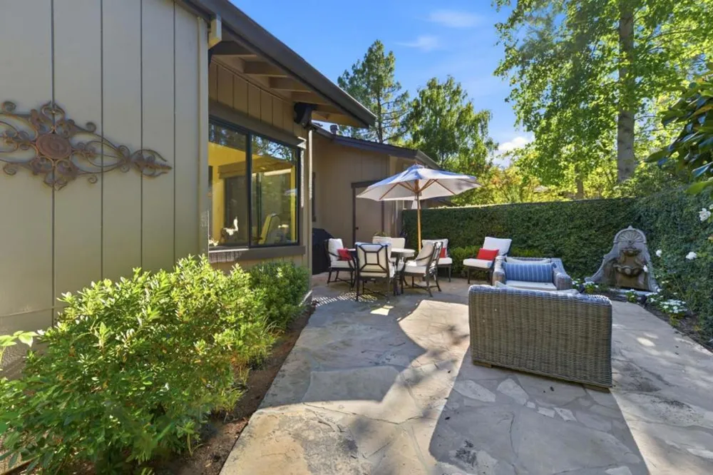 1252 Sharon Park Drive Menlo Park, CA 94025