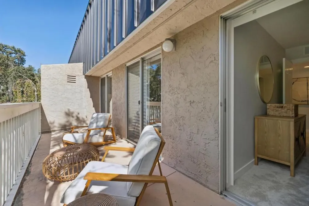675 Sharon Park #307 Menlo Park, CA 94025