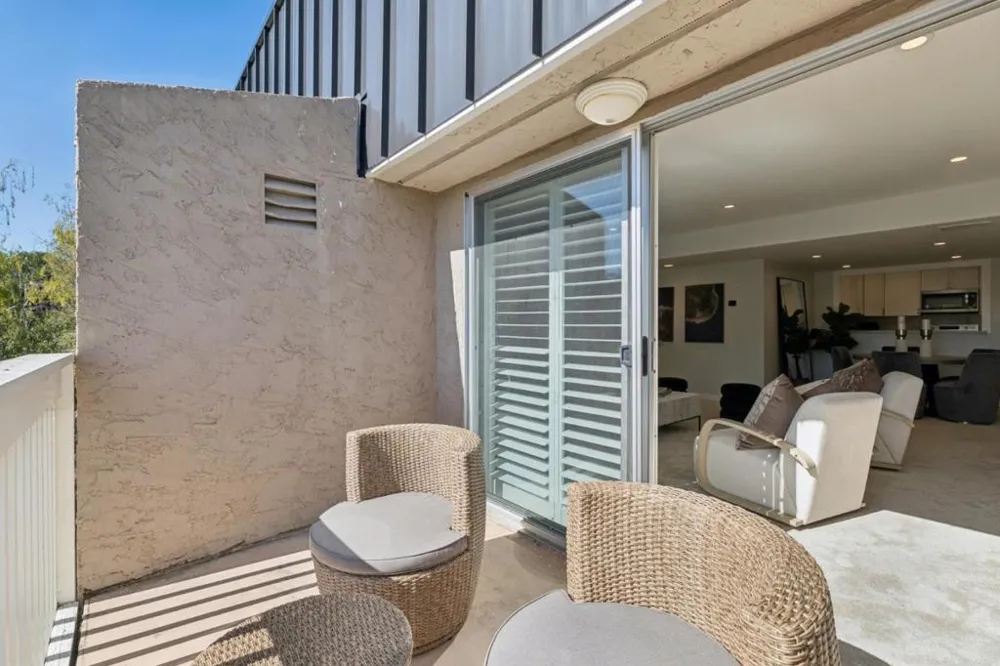 675 Sharon Park #307 Menlo Park, CA 94025