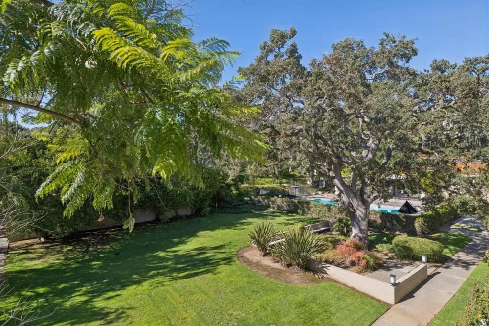 675 Sharon Park #307 Menlo Park, CA 94025
